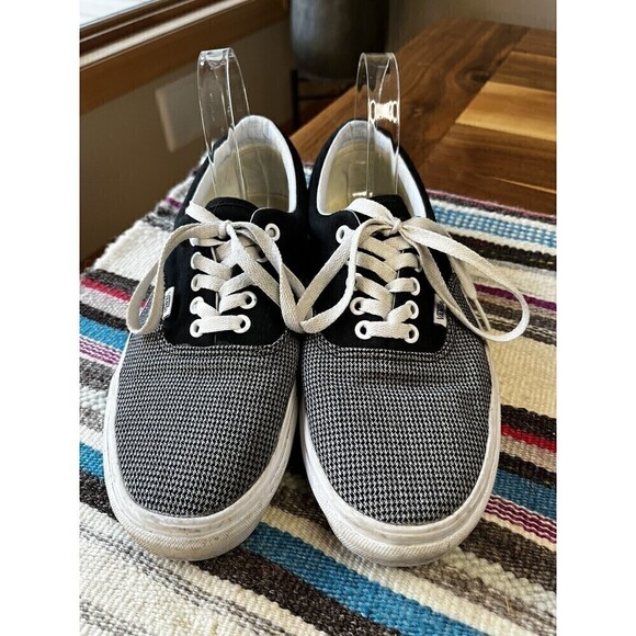Unisex Black And White Vans Men’s Size 9.5, Women’s Size 11￼ - Picture 2 of 5